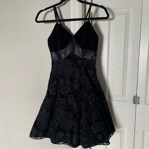 De Laru by Linda Bernell vintage black lace deep burgundy velvet goth dress sz 3